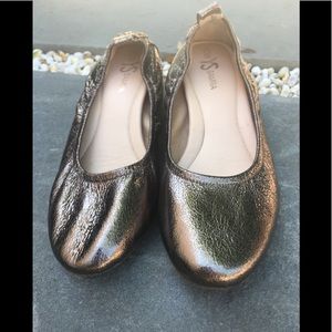 Metallic pumps. Good condition